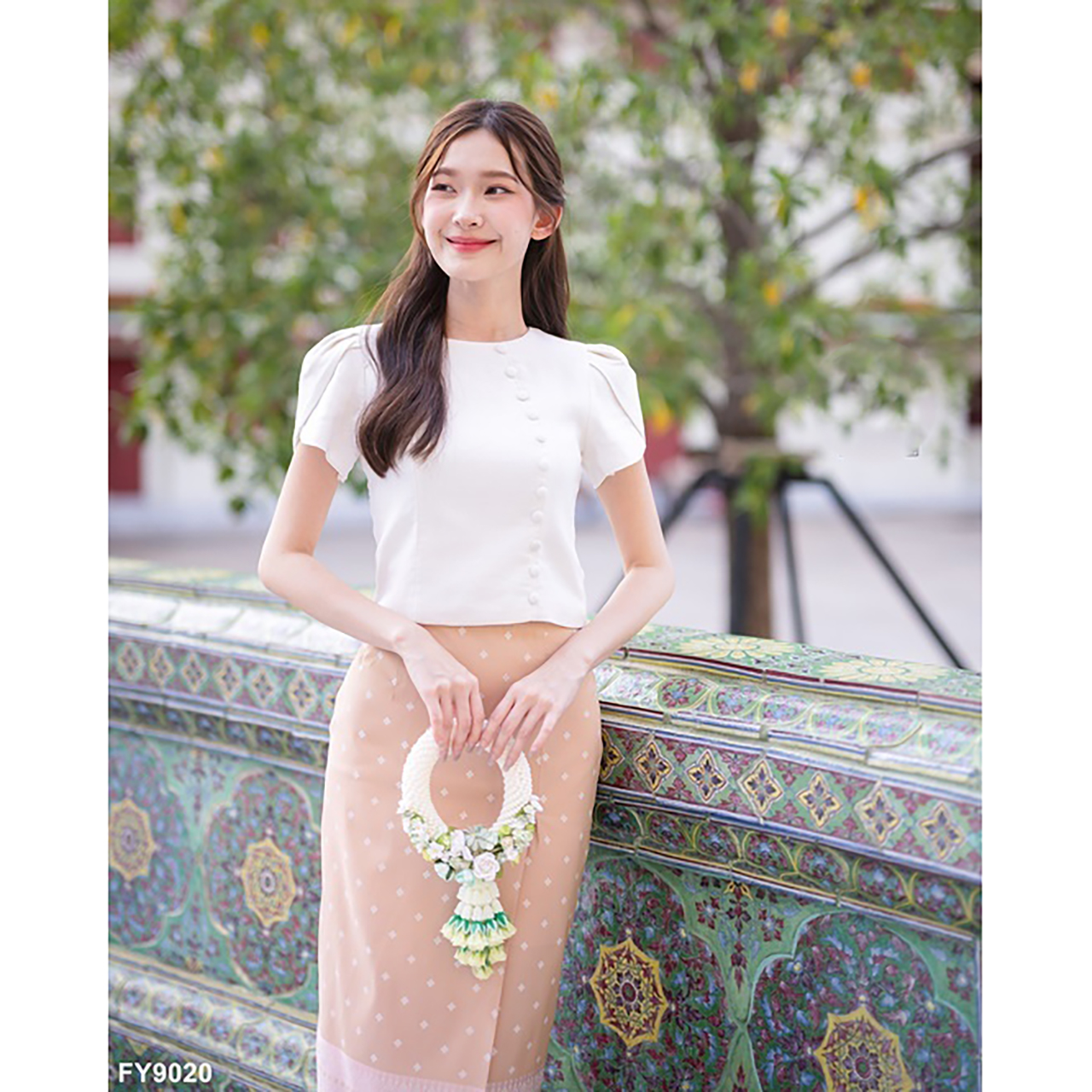 kudapy ชุดเซ็ทเสื้อสีขาว ชุดลิซ่าใส่+กระโปรงลายไทยสีชมพู/สีครีม