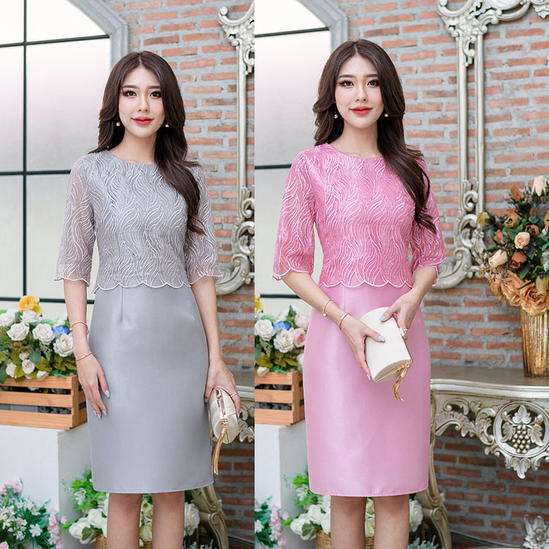 kudapy เดรสสั้นสีชมพู/สีเทา ผ้าไหมคลุมลูกไม้ แขนศอกด้านบน เป็นทรงเรียบหรู ผสมผสานผ้าไหมและลูกไม้อย่างลงตัว