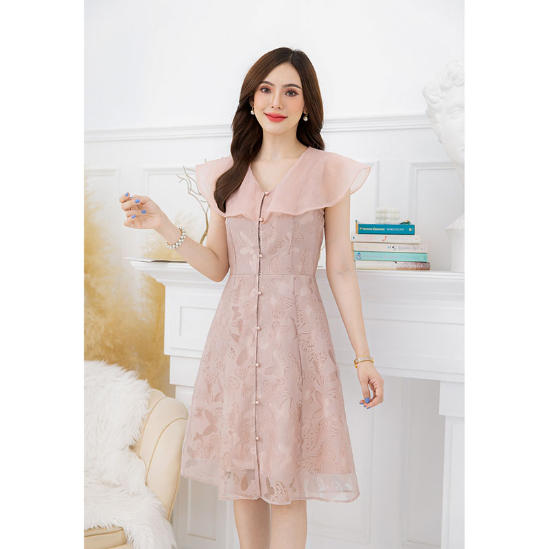 kudapy เดรสสั้นสีชมพูนู้ด/สีขาว ผ้าแก้วทอ ลายผีเสื้อ ไหล่ระบาย เป็นกระดุมมุกหน้า เปิดได้จริงไม่มีซิปหลัง