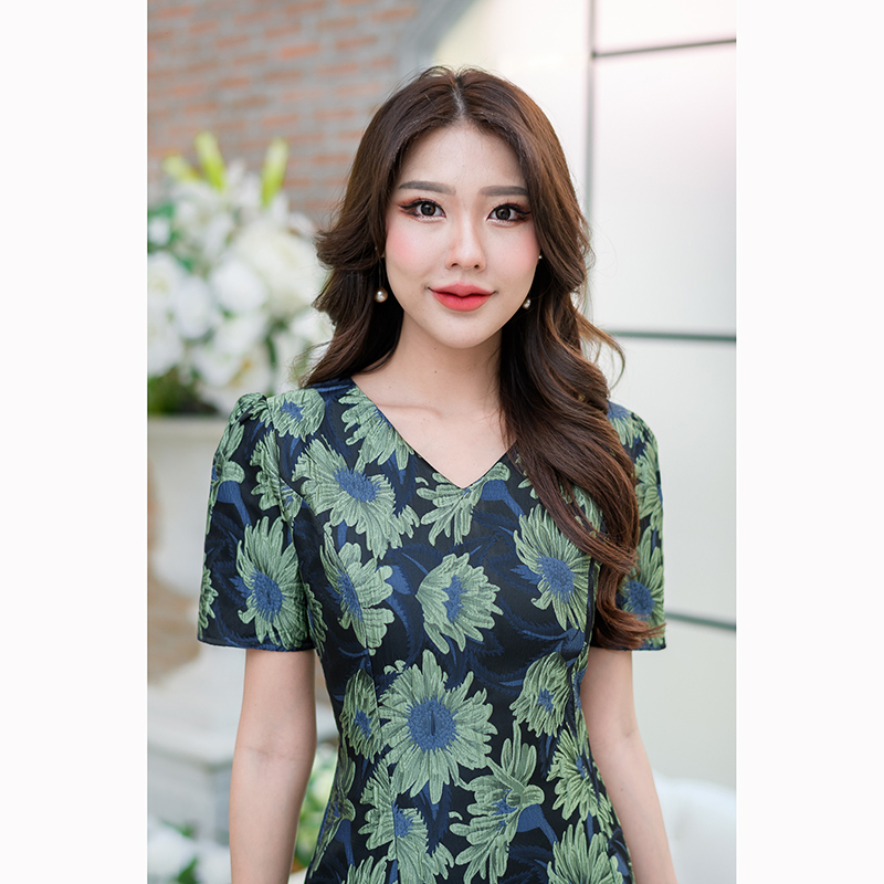 kudapy เดรสสั้นสีโทนม่วง/สีโทนเขียว ลายผ้าสวยโดดเด่น เป็นผ้าทอลาย เนื้อสามมิติ เด่นคือทนทานเป็นรอยยากและขาดยาก