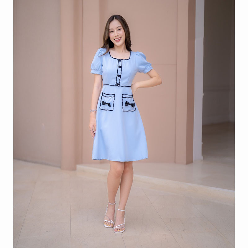 kudapy เดรสสั้นสีฟ้า/สีชมพู/สีน้ำตาล แต่งแถบกระเป๋าโบว์ สวยดูดี