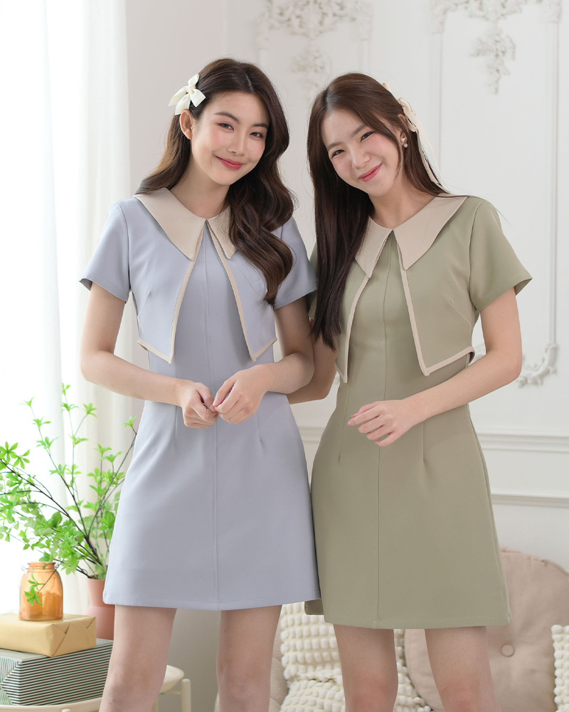 kudapy เดรสแขนสั้น เล่นสีคอปกและกุ๊นขอบ ดีไซน์เหมือนใส่เสื้อกั๊ก แพทเทิร์นสวยเข้าเอว ตัดต่อคิ้วกลางลำตัวจับเกล็ดเข้ารูป