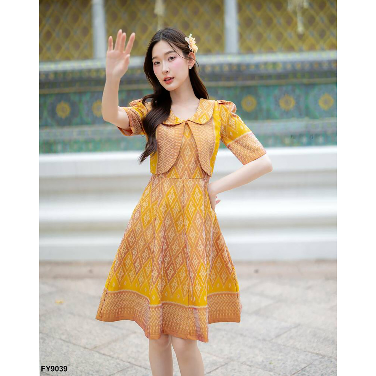 kudapy เดรสสั้นสีเหลือง ผ้าไทยกั๊กคอบัวใส่ทำงาน ออกงานสวยดูดี