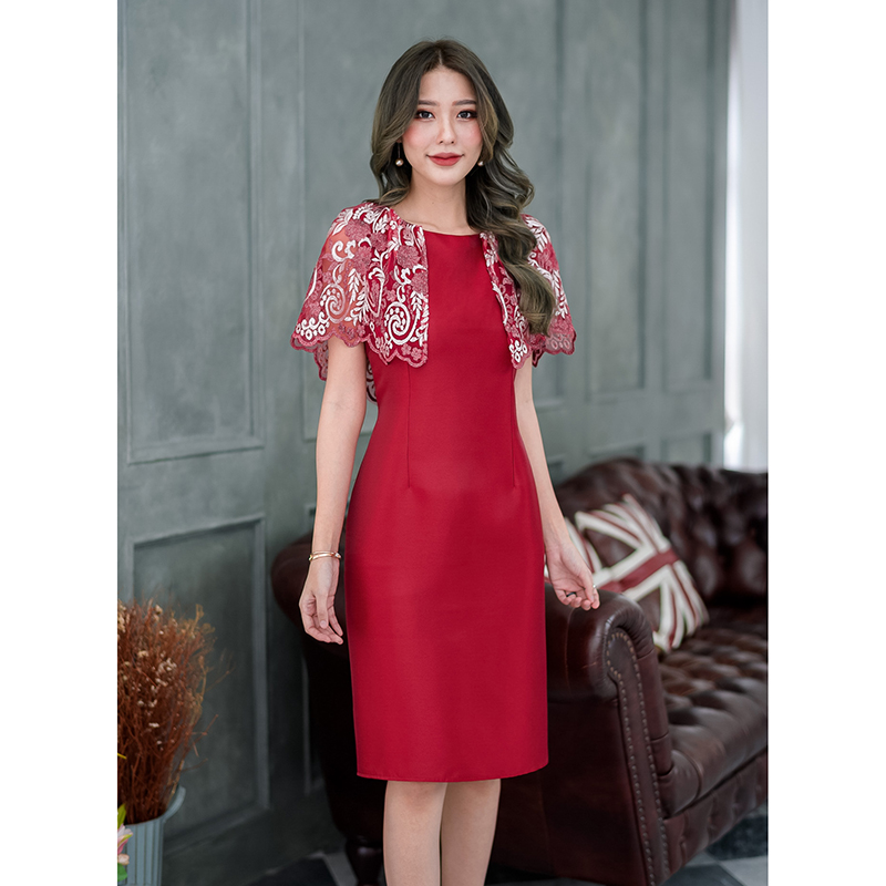 kudapy เดรสสั้นสีแดงเลือดหมู/สีฟ้า/สีกรม/สีชมพู เดรสผ้าไหมญี่ปุ่นดีไซน์ช่วงบนเป็นแบบงานผ้าลูกไม้เงาปักลาย ดีไซน์คลุมไหล่ระบายแบบเก๋ๆ