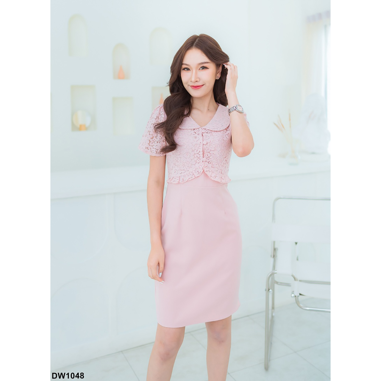 kudapy เดรสสั้นสีพาสเทล แต่งหน้าลูกไม้ คอปกบัว ทรงเข้ารูป เป็นงานซิปหลัง