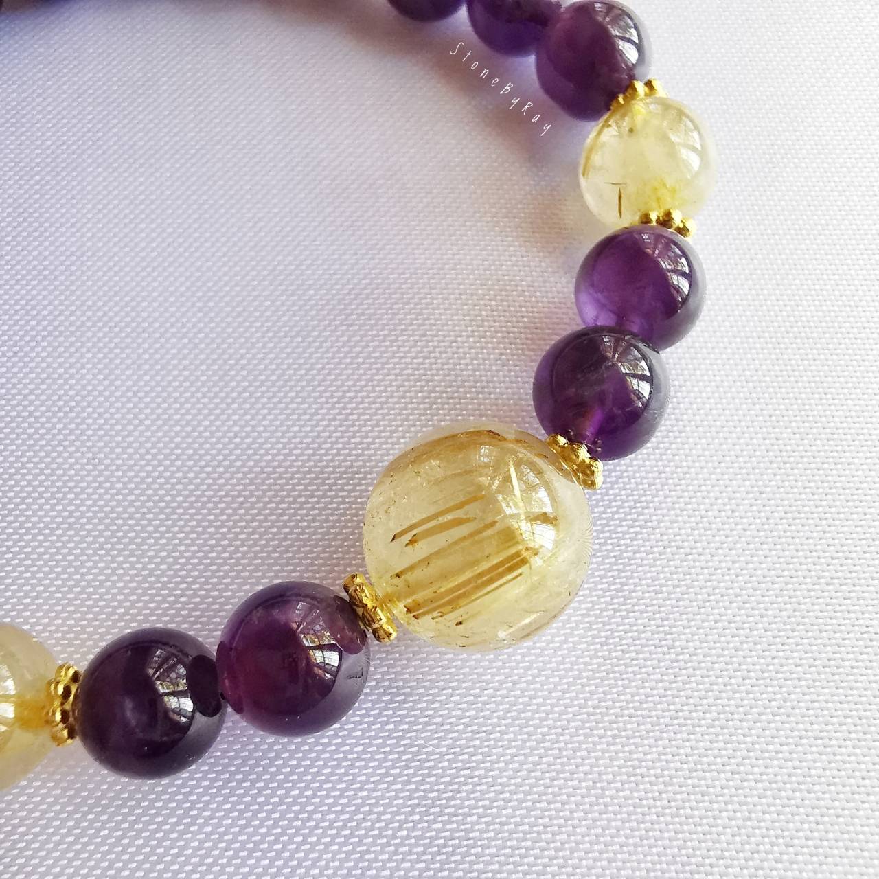 สร้อยข้อมือหินอเมทิสต์ร้อยกับหินไหมทอง Amethyst+Rutilated Quartz