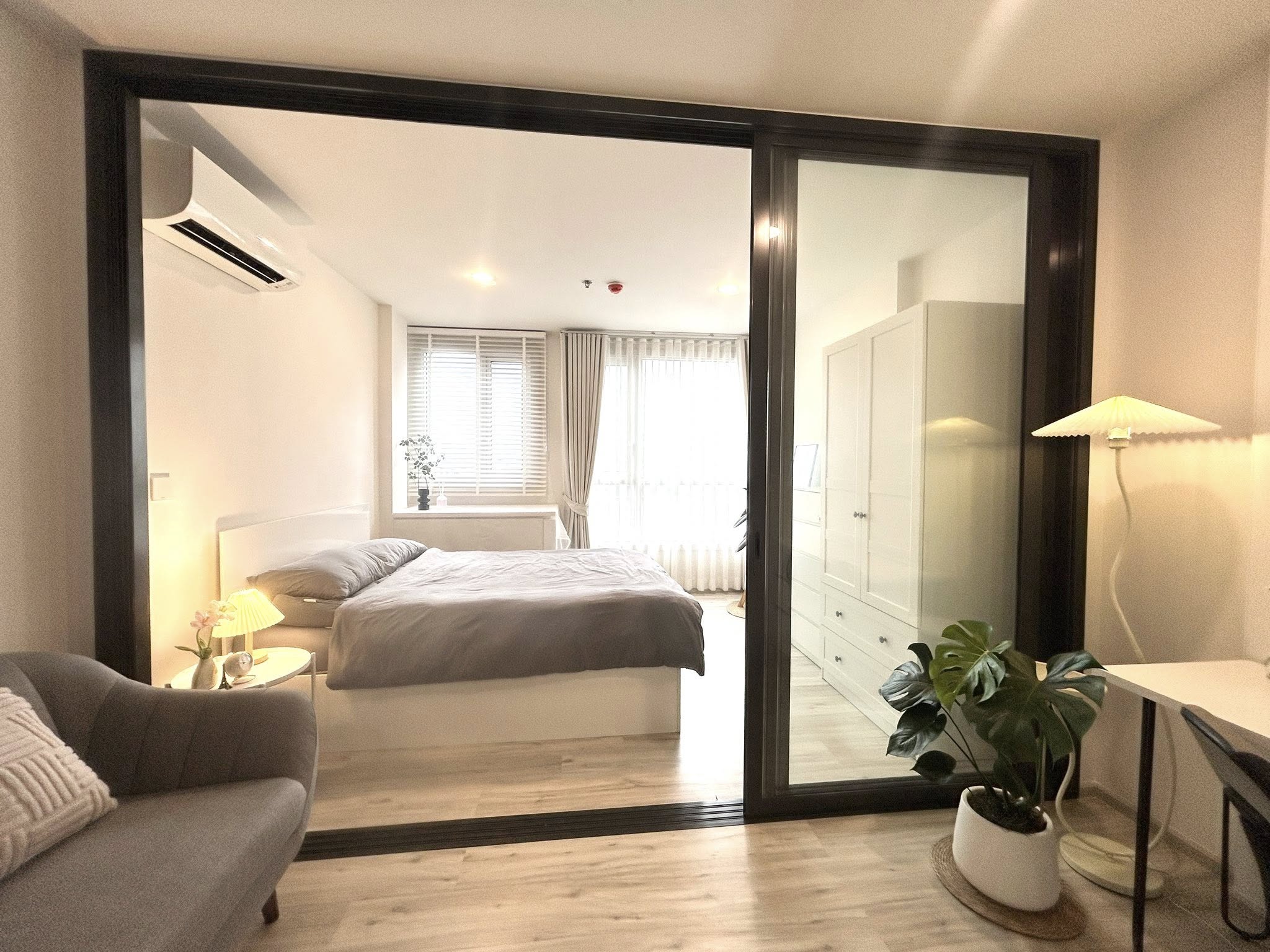 ให้เช่าห้องแบบ 1ห้องนอน 1ห้องน้ำ โซนพื้นที่ MRT ห้วยขวาง คอนโด XT Huaikhwang (เอกซ์ที ห้วยขวาง) High Rise ขนาดห้อง 28 ตรม. ชั้น 8 ตึก A