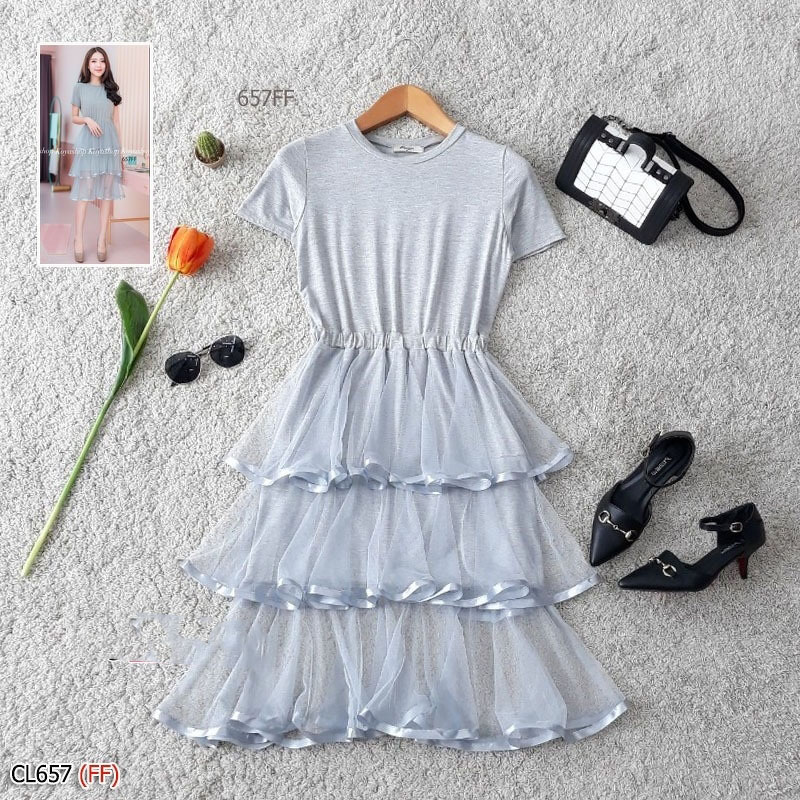 kudapy เดรสสีขาว ,กรม เทา, แดง, ดำ ชั้นๆฟรุ้งฟริ้ง ใส่สบายไม่ซ้ำใครจ้าเอวดึงยางรอบเอว เนื้อผ้าเรย่อน แต่งผ้ามุ้ง