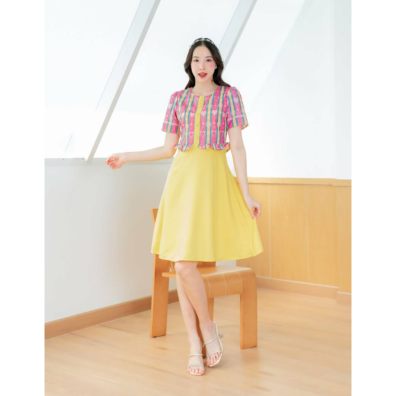 kudapy เดรสสั้นสีกรม/สีม่วง/สีเหลือง กระโปรงสีพื้นแต่งเสื้อลายไทย