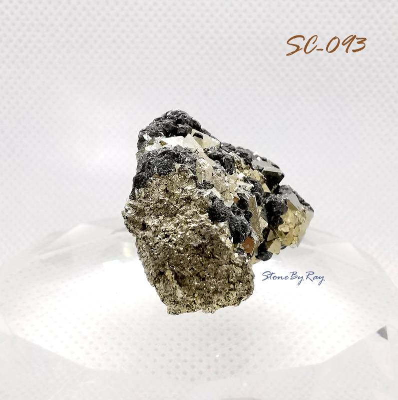 ไพไรต์ (Pyrite Octahedra Peru)