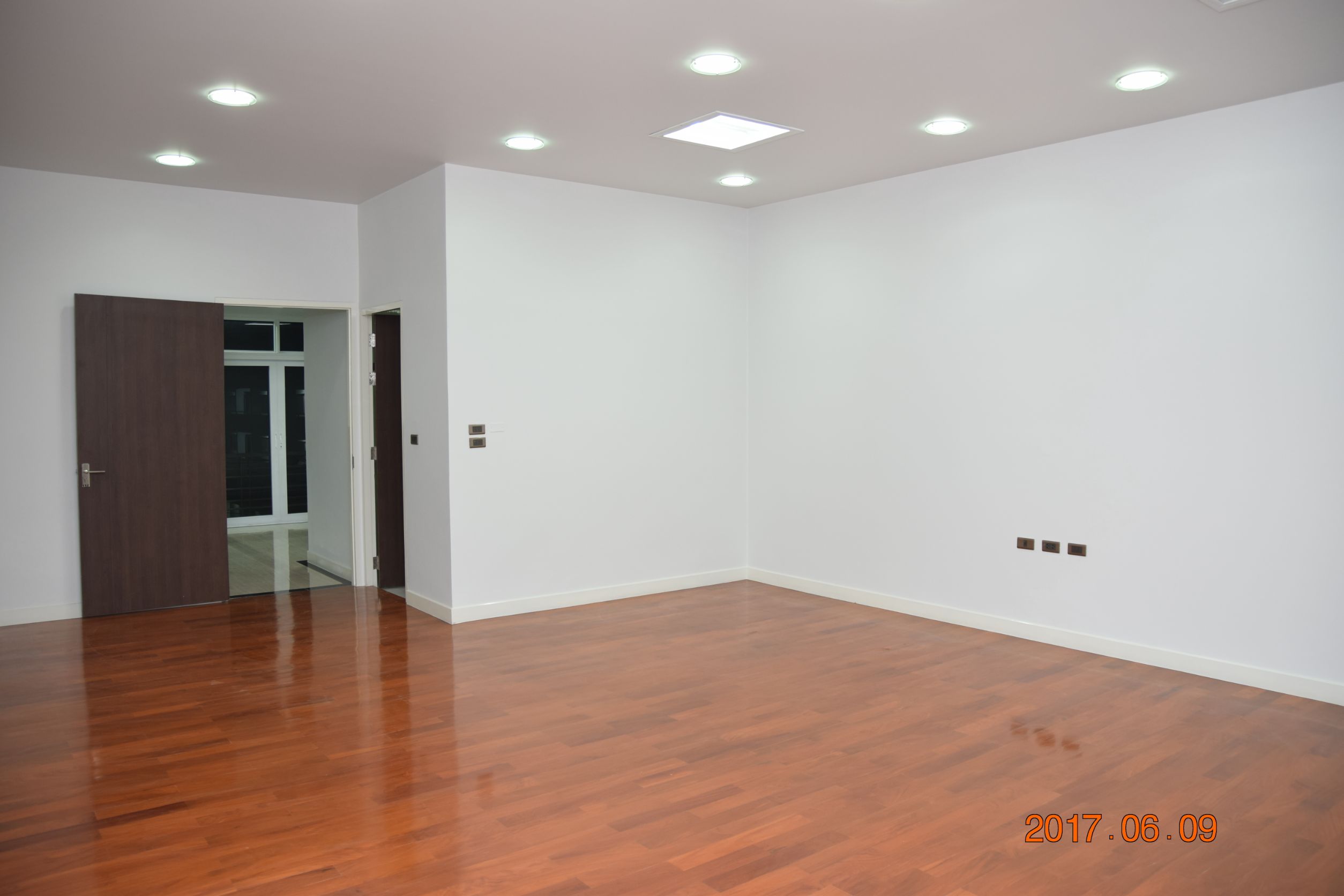 ขาย The Front ร่มเกล้าสุวรรณภูมิอาคารพาณิชย์3ชั้นรูปแบบทันสมัยทำเลโดดเด่นติดถนนร่มเกล้า หน้าสนามบินสุวรรณภูมิ