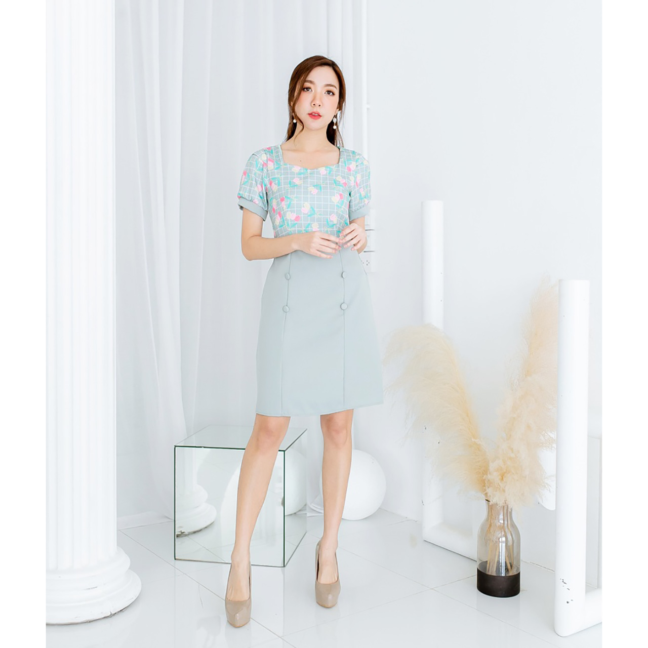 kudapyเดรสสั้นสีชมพู/สีเขียว เดรสคอเหลี่ยมลายดอกไม้ แต่งกระดุมหน้าสวยดูดี