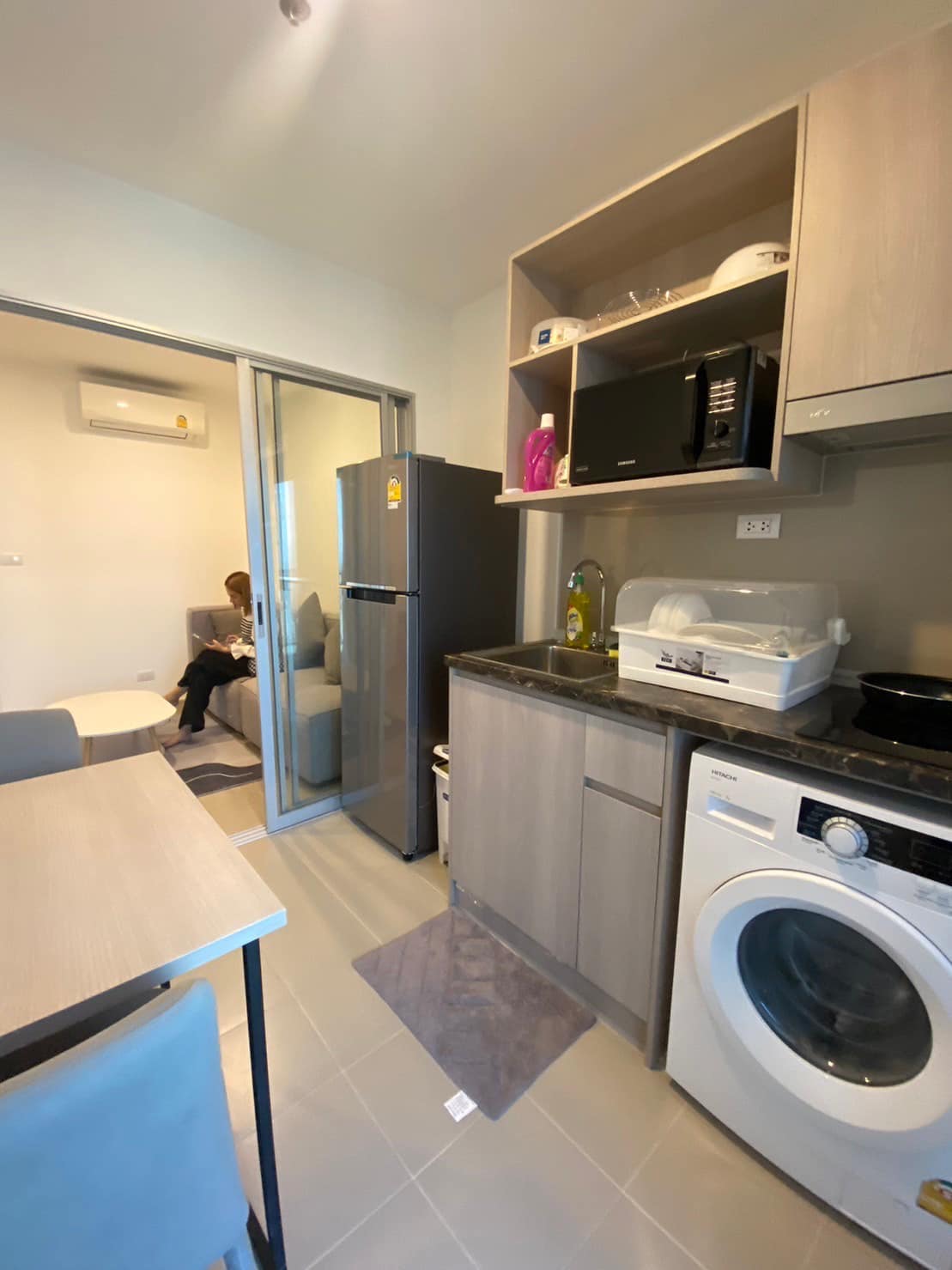 สนใจชมห้องติดต่อได้เลย Line ID: Smile-easy ปล่อยเช่าคอนโด Elio Sathorn - Wutthakat (เอลลิโอ สาทร - วุฒากาศ) - 1ห้องนอน 1ห้องน้ำ 1ห้องนั่งเล่น - ใกล้ BTS วุฒากาศ - ขนาดห้อง 31.40 ตรม. ชั้น 40 ตึก A