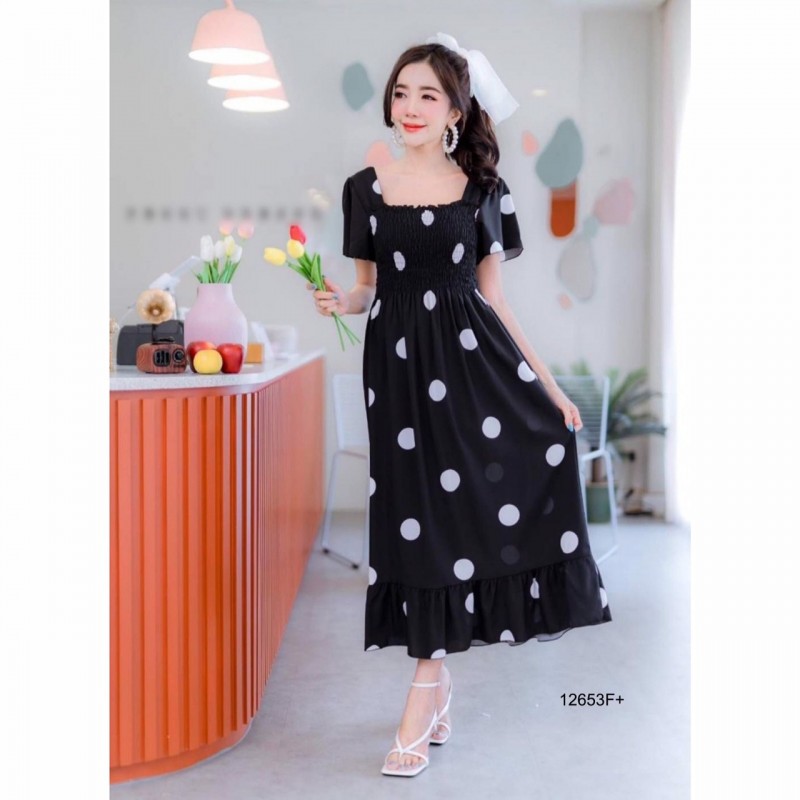 kudapy เดรสยาวสีกรมท่า ดำ ฟ้า เขียว เหลือง แดง คอเหลี่ยมแขนระบาย ผ้าไหมอิตาลี่ลายจุดใหญ่ อกแต่งสม็อค ชายเดรสแต่งระบาย