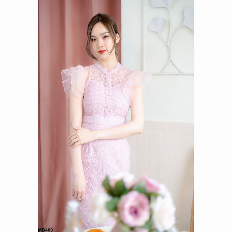 kudapy เดรสสั้นสีชมพู/สีฟ้า/สีครีม ทรงเอแขนกุด แต่งผ้าชีฟอง งานคอกลม ปักกระดุมสุดหรู