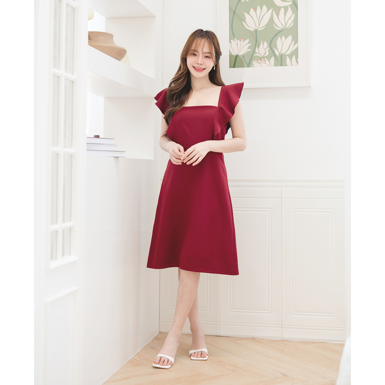 kudapy เดรสทรงคอเหลี่ยม ช่วงกระโปรงเป็นทรงเอ ช่วยsafeสาวๆที่มีสะโพกได้ดี ความยาวแบบคลุมเข่าพอดี