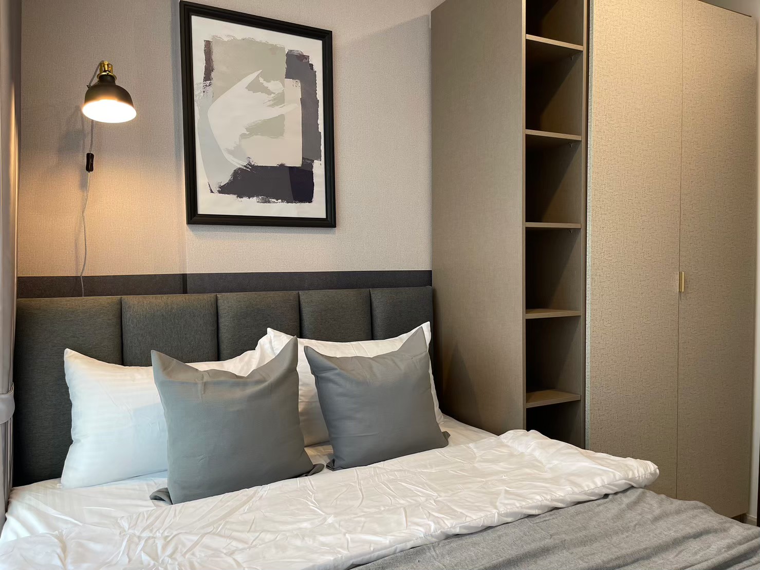 ให้เช่าห้องแบบ 1ห้องนอน 1ห้องน้ำ 1ครัวแยก โซนพื้นที่ MRT ห้วยชวาง คอนโด XT Huaikhwang (เอกซ์ที ห้วยขวาง) High Rise ขนาดห้อง 35 ตรม. ชั้น 12 ตึก B