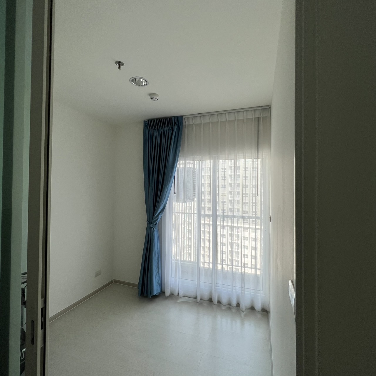 ให้เช่าห้อง 1 Bed Room Plus เครื่องใช้ไฟฟ้าครบ สอบถามแอด Line ID : Smile-easy ที่ Aspire Erawan