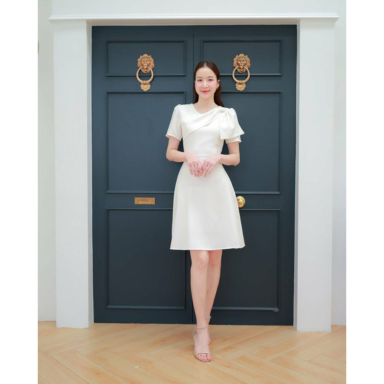 kudapyเดรสสั้นสีชมพู/สีกรม/สีขาว กระโปรงทรงบานแต่งโบว์ไหล่