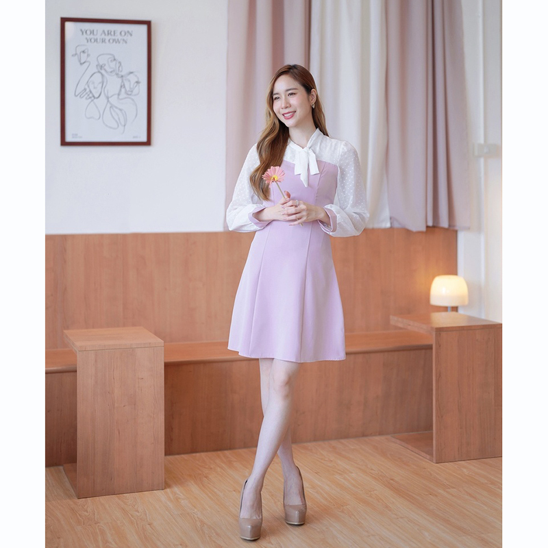 kudapy เดรสสั้นสีน้ำตาล/สีดำ/สีชมพู แขนยาวชีฟองลายนูนแต่งโบว์สวยดูดี