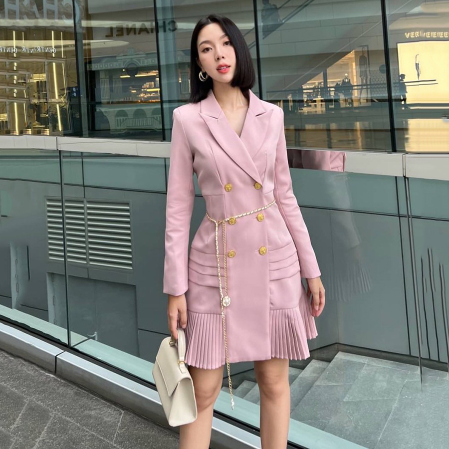 kudapy เดรสสูทกระดุมทองคอปก แขนยาว สีแดง สีชมพู สีดำ สีขาว งานสวยเรียบหรู เพิ่มความน่ารักด้วยเข็มขัด งานหนาอยู่ทรง รับประกันงานสวยจริงค่ะ