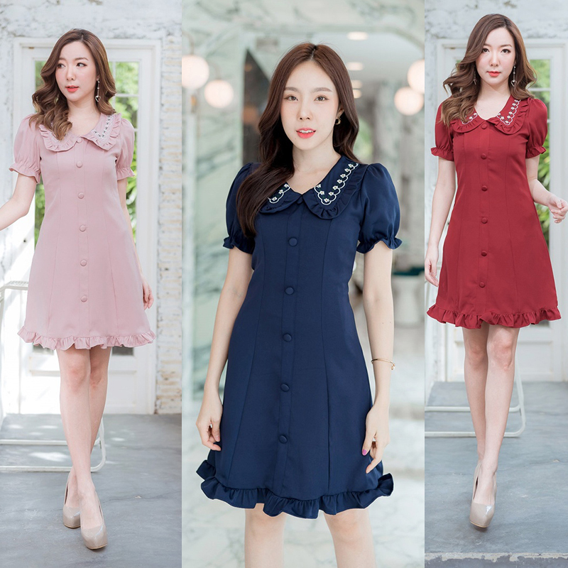 kudapy เดรสสั้นคอบัวแต่งกระดุมสีแดง/สีชมพู/สีกรม คอปกกระดุมหน้าแขนจั๊มสวยดูดีน่ารัก