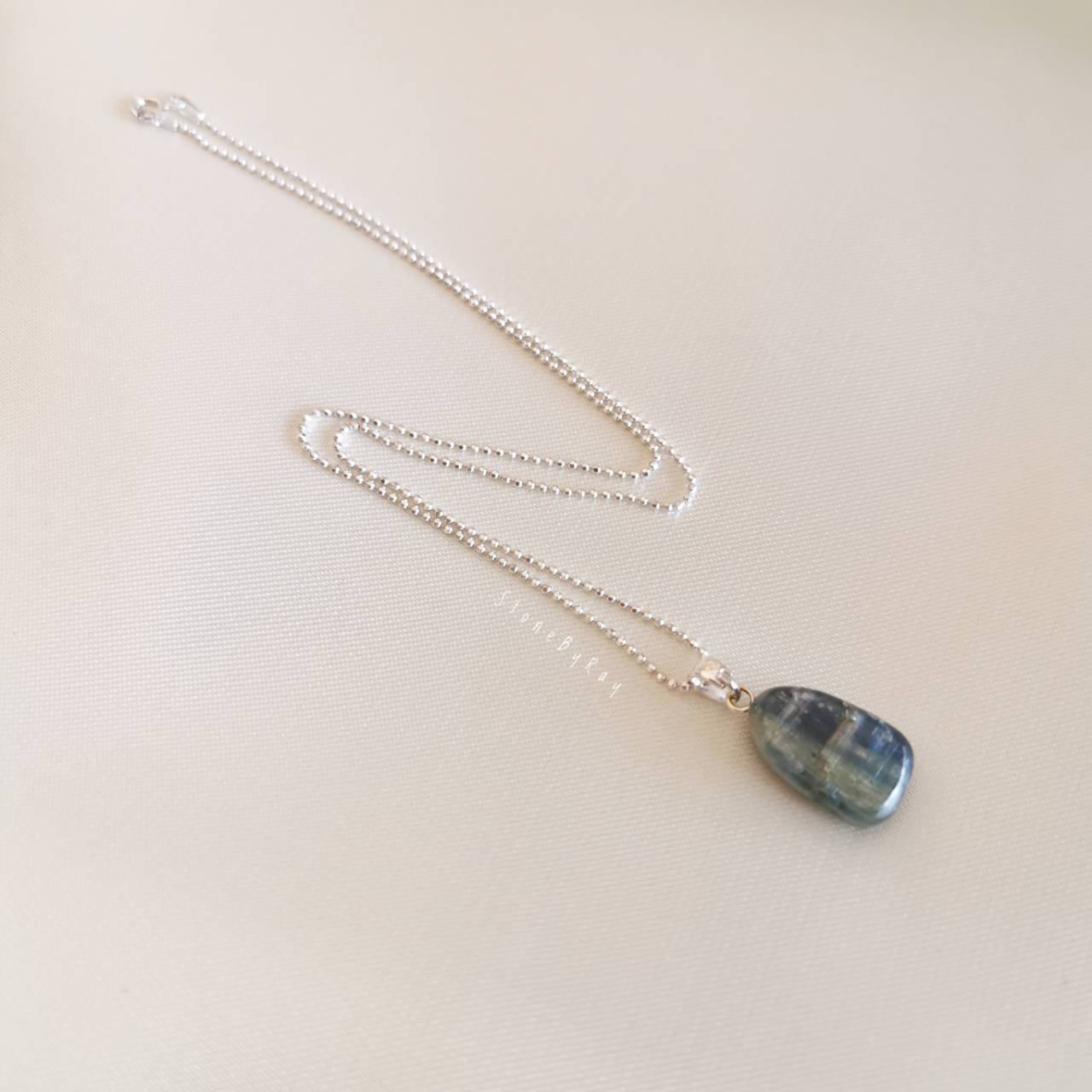 สร้อยคอเงินจี้หินไคยาไนท์ (Kyanite)