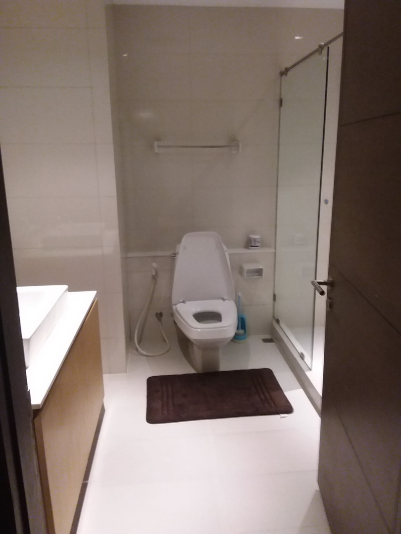 The Alcove Thonglor 10 (ดิ แอลโคฟ ทองหล่อ 10) ให้เช่าห้องใหญ่ตกแต่งพร้อมอยู่