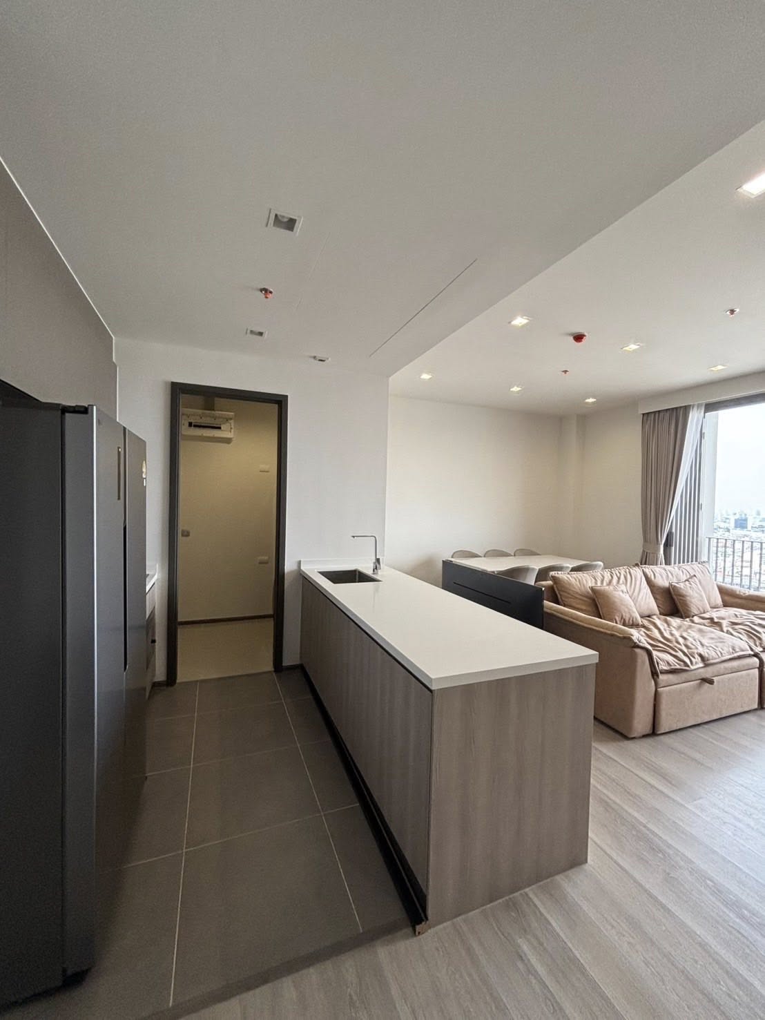 ให้เช่าคอนโด RHYTHM Charoenkrung Pavillion (ริธึ่ม เจริญกรุง พาวิลเลี่ยน) High Rise โซนพื้นที่ BTSสะพานตากสิน ห้องแบบ 3ห้องนอน 3ห้องน้ำ ขนาดห้อง 97 ตรม. ชั้น 33