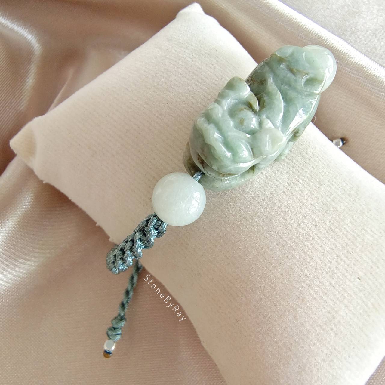 สร้อยข้อมือเชือกถักปี่เซียะหยก Jade