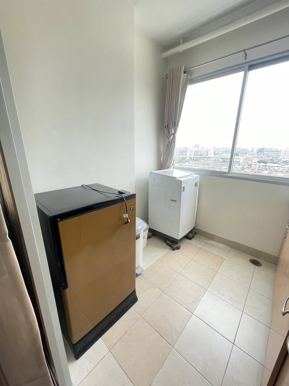 ให้เช่าคอนโด Supalai Park Kaset (ศุภาลัย ปาร์ค เกษตร) High Rise โซนพื้นที่ BTSเสนา เกษตร ห้องแบบ 1ห้องนอน 1ห้องน้ำ 1โซนครัวปิด ขนาดห้อง 52 ตรม. ชั้น 14