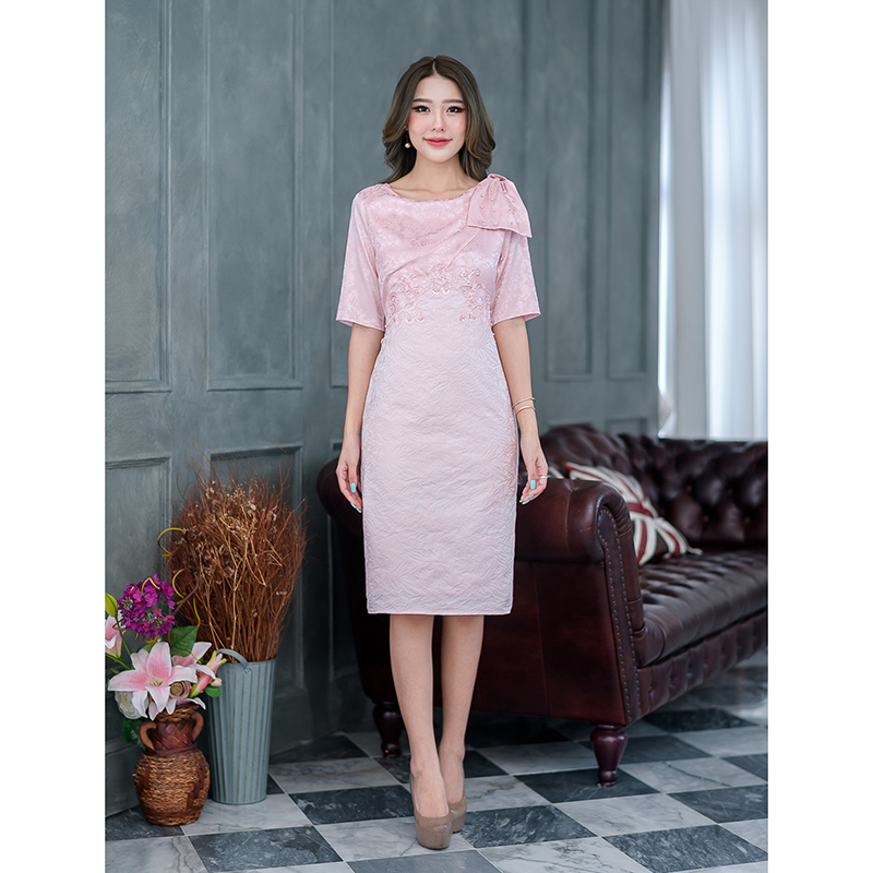 kudapy เดรสสั้นสีโอรส/สีเทา งานผสมผสานสองเนื้อผ้าและดีไซน์สวยหรุหรา ช่วงกระโปรงเป็นงานผ้า Jacquard ช่วงบนเป็นผ้า silk เนื้อเบานิ่มเงาเย็บ