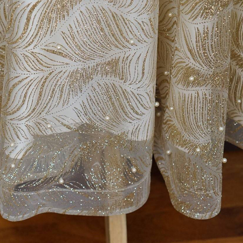 kudapy เดรสยาวออกงานตอกมุก ใช้ผ้าเนื้อดีประกายทอง ลายขนนก คอวี สีทอง งานสวยมาก