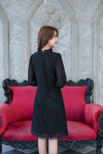 kudapy เดรสสั้นสีดำ/สีน้ำตาล /สีเทาฟ้า ลูกไม้งานสวยน่ารักมากๆ ดีเทลสวยหวาน ดีไซน์สวยใช้ผ้าลูกไม้เนื้อดี คอจับจีบตุ๊กตาน่ารักล้อมด้วยลูกไม้รอบคอ