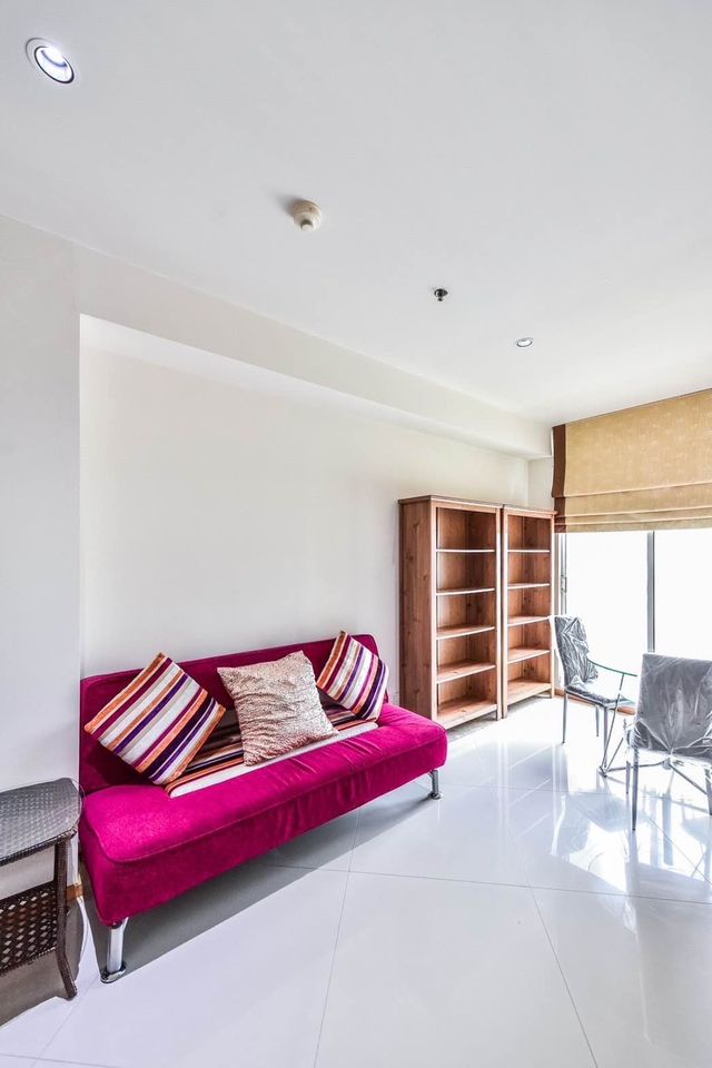 ปล่อยเช่าคอนโด The Empire Place (ดิ เอ็มไพร์ เพลซ) สาทร - 1ห้องนอน 1ห้องน้ำ 1ห้องนั่งเล่น - ใกล้ BTS เซนต์หลุยส์ ช่องนนทรี - ขนาดห้อง 55 ตรม. ชั้น 9