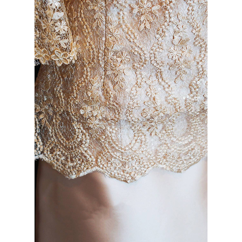 kudapy ชุดเซ็ตสีทอง สีเทาเงิน สีชมพู ออกงาน เสื้อใช้ผ้าลูกไม้อย่างดีปักลวดลายแต่งประดับด้วยเลื่อมขนาดเล็กใสๆกระทบแสงให้ประกายสวย