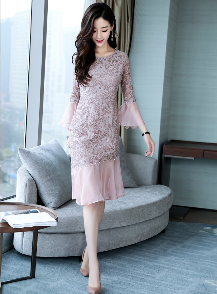 kudapy เดรสสั้นสีครีมเบจ/สีชมพูม่วง ผ้าลูกไม้ เข้ารูป แนวเรียบหรู สวยหวาน ดูดี ใส่ไปงานแต่งงานเช้า ใส่ออกงาน