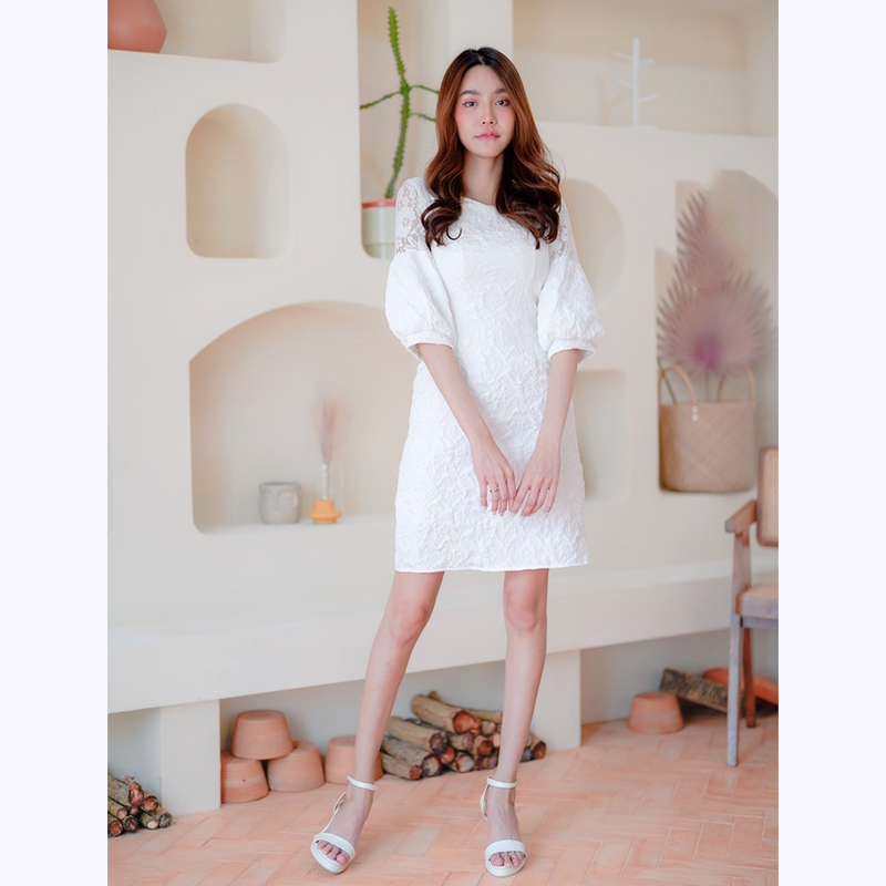 kudapy เดรสสั้นสีขาว/สีชมพู/สีดำ ผ้าทอนูนแขนลูกไม้