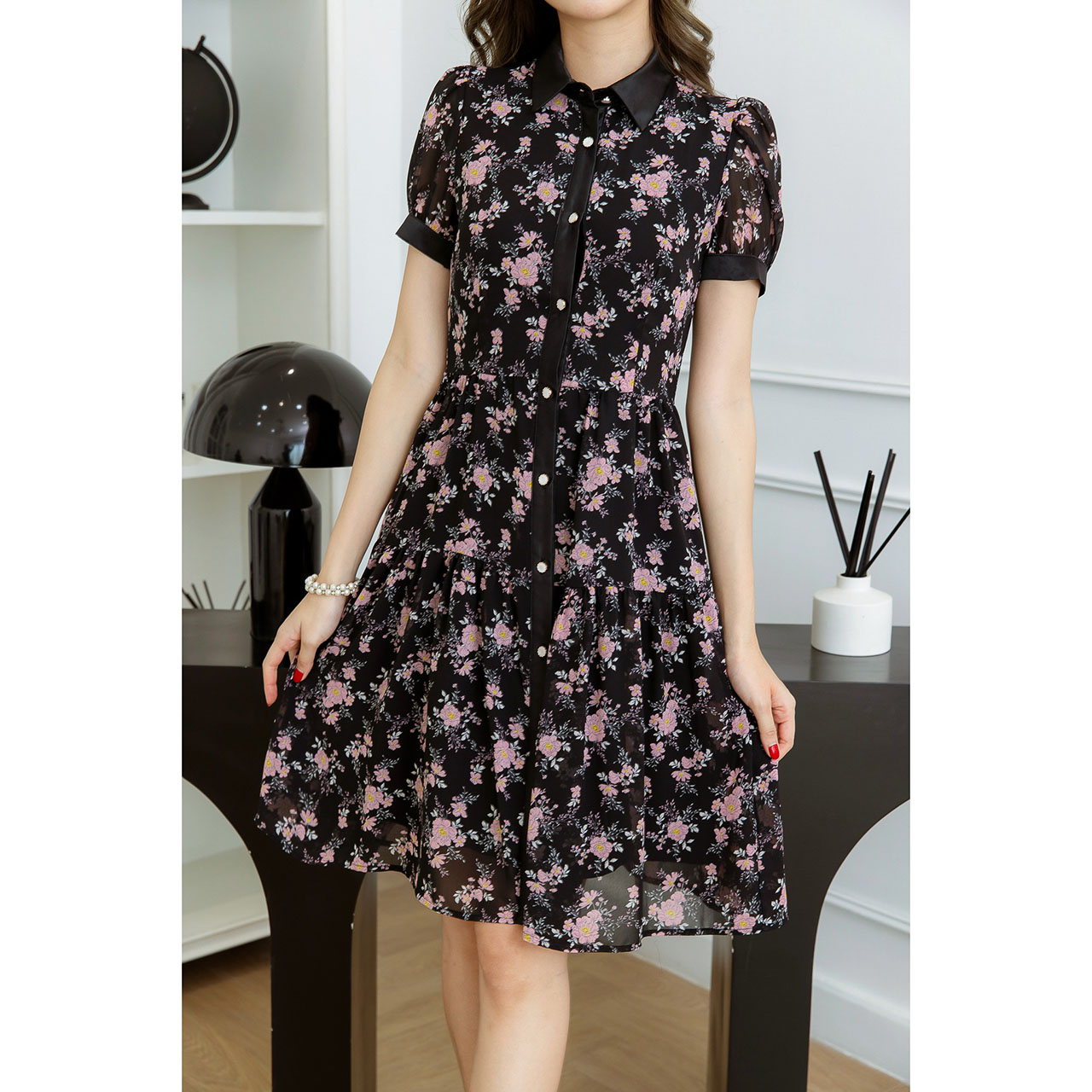 kudapy เดรสสั้นสีดำ/สีเขียวมิ้นท์ คอปกกระดุมหน้า ผ้าชีฟองลายดอกสวย แพทเทิร์นสวยเก๋ ใส่ง่ายๆ เป็นชุดเปิดกระดุมด้านหน้า สวยงานดี