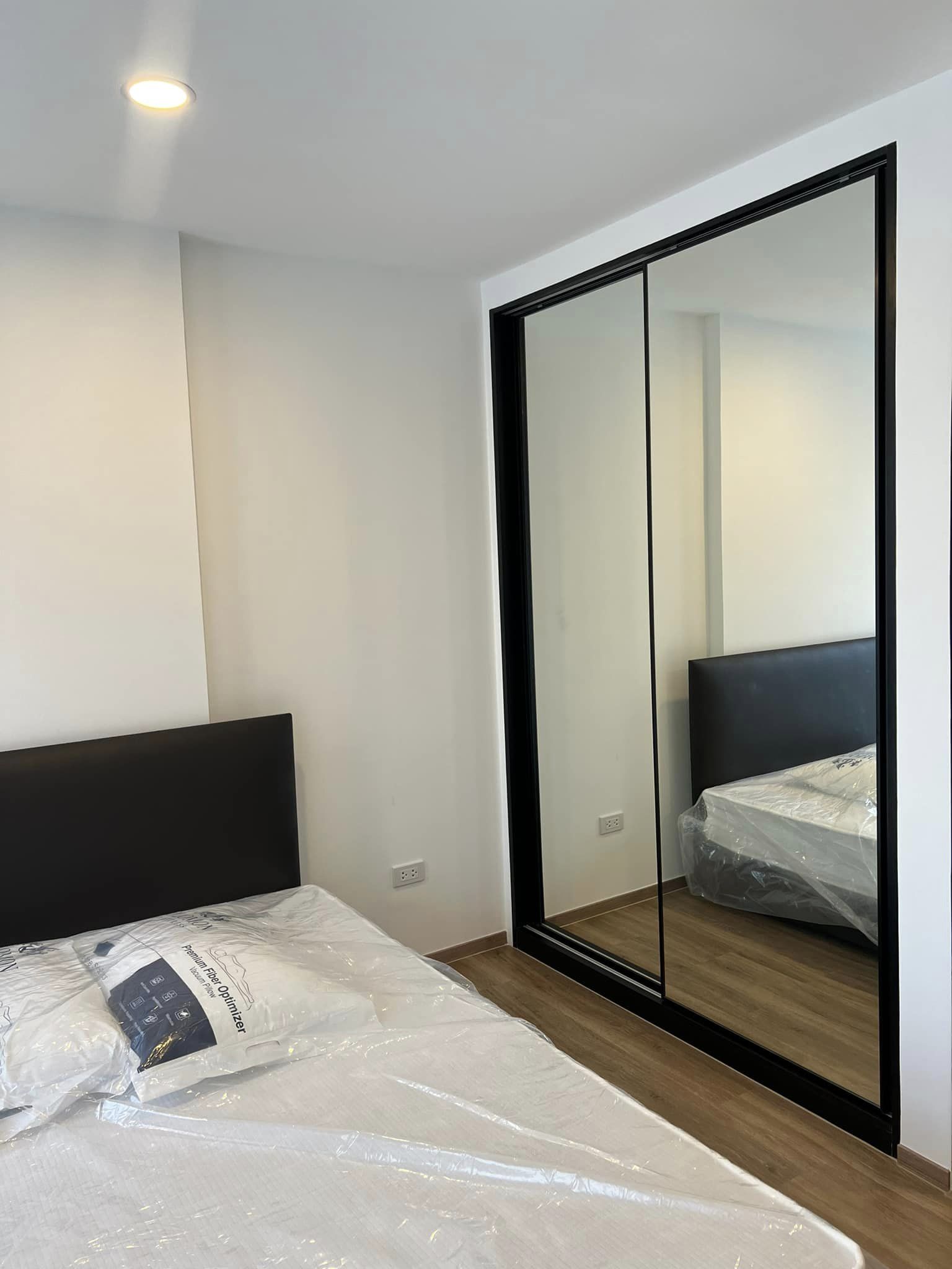 สนใจชมห้องติดต่อได้เลย Line ID: Smile-easy ปล่อยเช่าคอนโด Cybiq Ratchada 32 (ไซบิค รัชดา 32) - Studio 1ห้องน้ำ 1ห้องครัว - โซนลาดพร้าววังหิน - ขนาดห้อง 25 ตรม. ชั้น 3 ตึก I