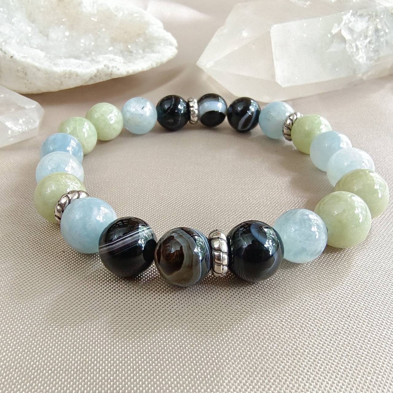 สร้อยข้อมือหินหยกกับอความารีนและออนิค (Jade+Aquamarine+Onyx)