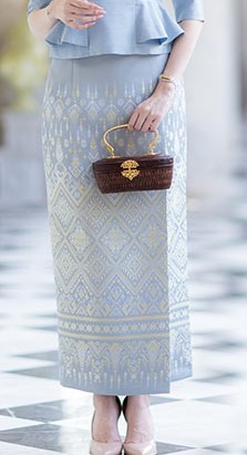 kudapy เซ็ตเสื้อ+ผ้าถุง เสื้อผ้าไหม+ผ้าถุงทอลายละเอียดทั้งตัว ตัดเย็บแบบห้องเสื้อ งานตัดเย็บสวยมากคุณภาพพรีเมี่ยม