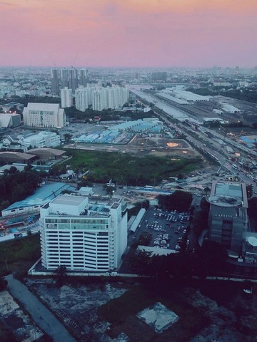 ให้เช่า Noble Revolve Ratchada (โนเบิล รีวอลฟ์ รัชดา) ห้องสวยชั้นสูงเฟอร์ครบ