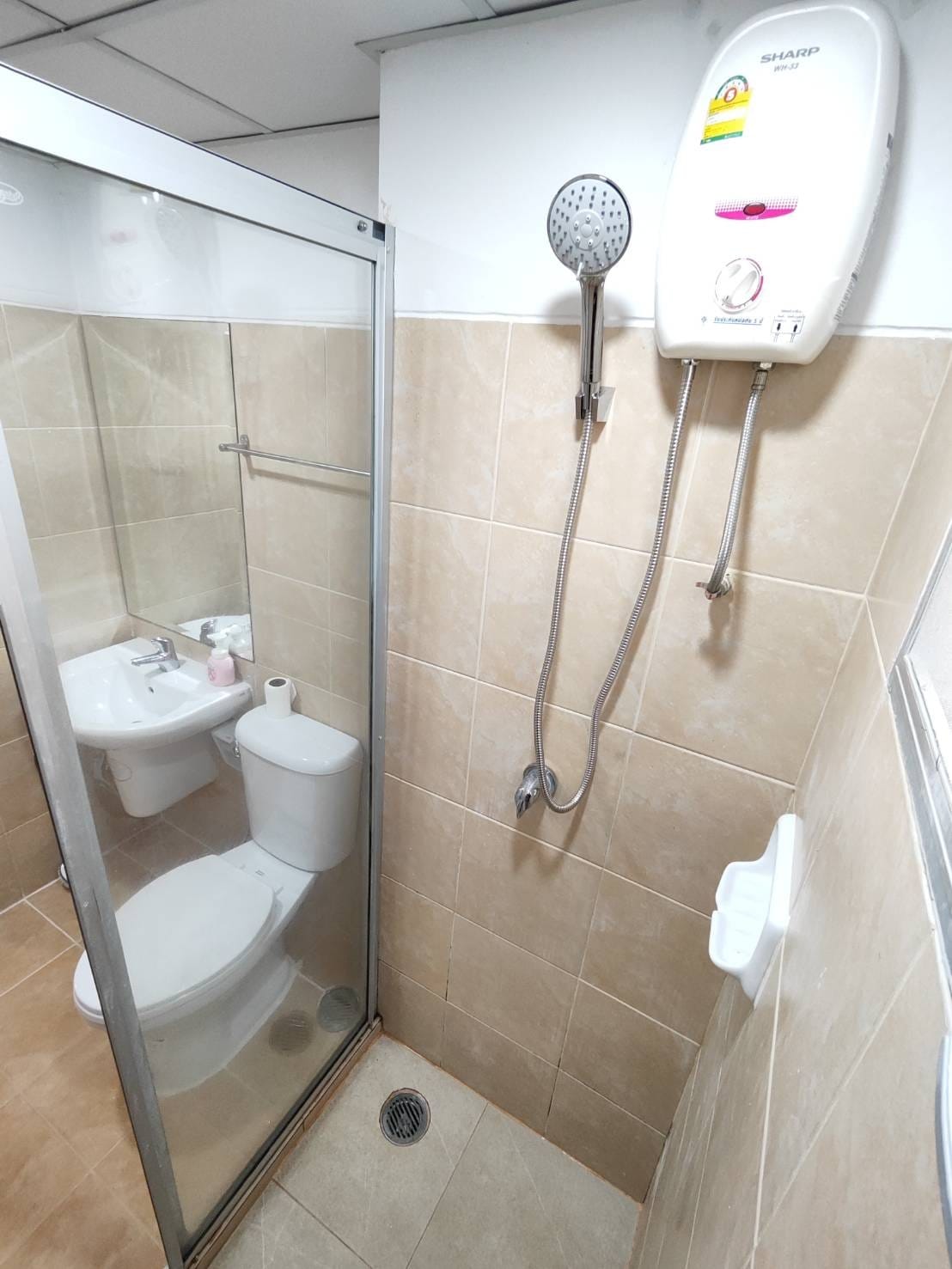 ให้เช่าห้องเฟอร์นิเจอร์และเครื่องใช้ไฟฟ้าครบสอบถามแอด Line ID : Smile-easy ที่ City Home Sukhumvit