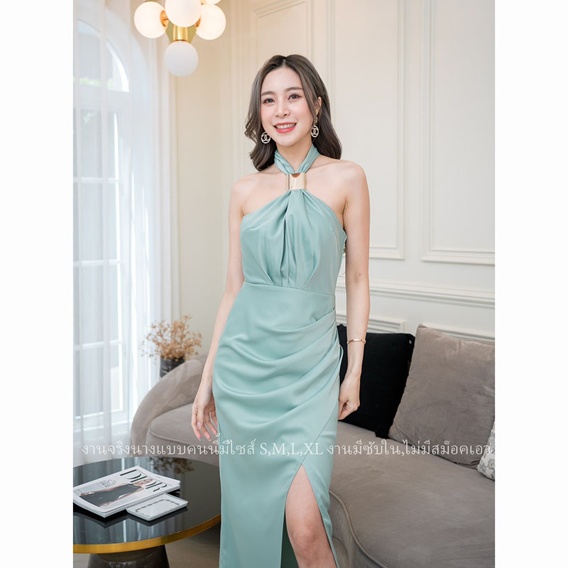 kudapy เดรสยาวสีชมพูกลีบบัว/สีมิ้น คล้องคอแต่งโลหะทอง สวยหรู งานมีซับในซิปหลังผ้าเนื้อดีมาก ชุดราตรี