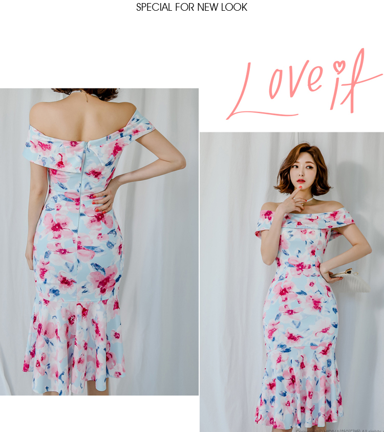 ชุดเดรสออกงานโทนฟ้า เดรสเปิดไหล่ทรงเข้ารูป ผ้าโพลีเอสเตอร์ผสม พื้นสีฟ้า พิมพ์ลายดอกไม้โทนสีชมพูแดง