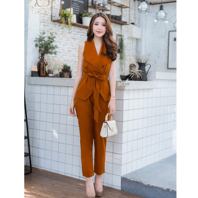 kudapy เสื้อ+กางเกงขายาว เสื้อคอปกสูทสีเทา สีเหลือง ผ่าติดกระดุม 2 เม็ด แกะออกได้ + กางเกงขายาว เอวสม็อคหลัง ตีเกล็ดด้านหน้าทรงสวย