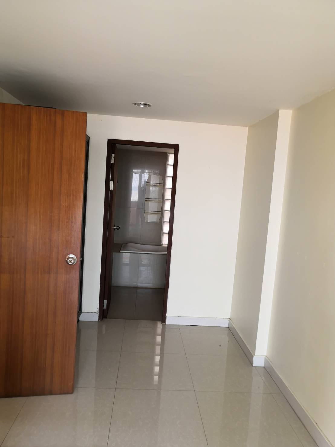 ให้เช่าและขายคอนโด3ห้องนอน เดอะ คริส รัชดา17 ตึก1