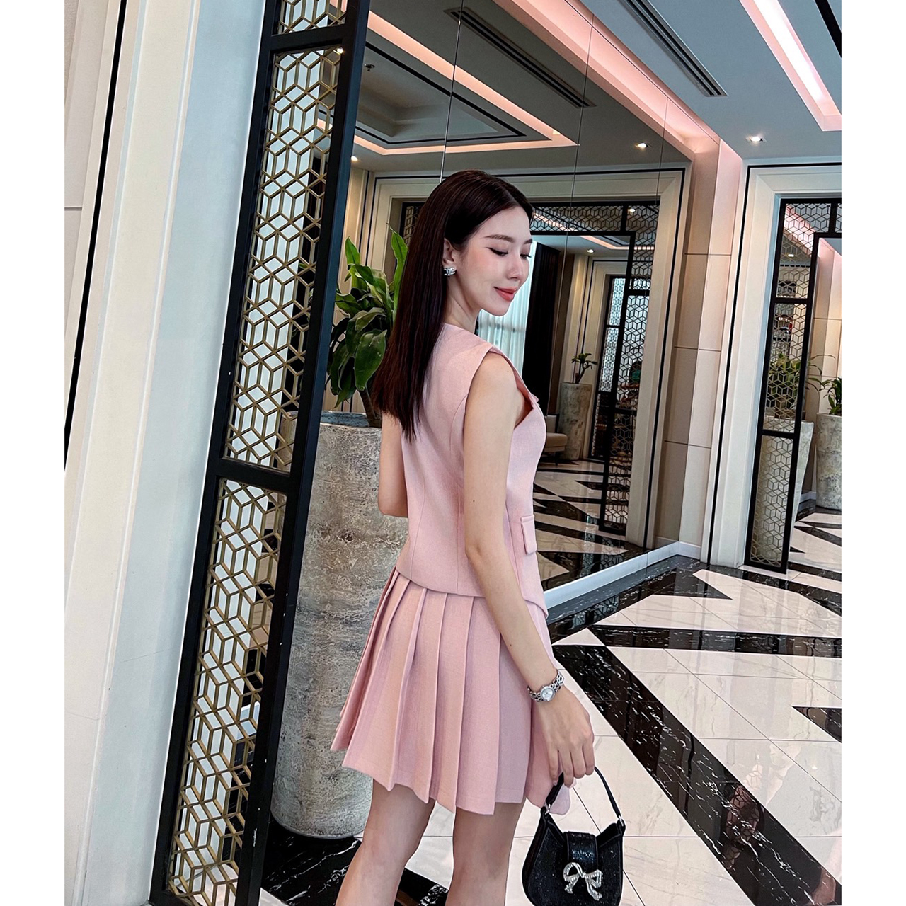 kudapy ชุดเซ็ทสีดำ/สีเทา/สีขียว/สีชมพู เสื้อแขนกุด+กระโปรง set เสื้อแขนกุด แต่งกระดุมจริงด้านหน้า