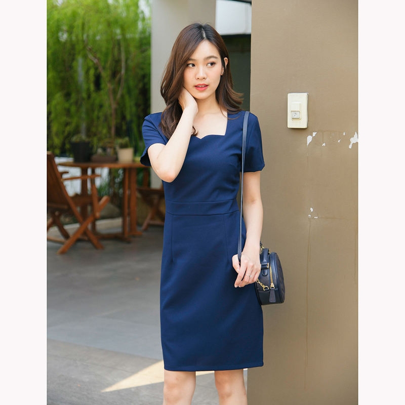 kudapy เดรสสั้นสีดำ/สีกรม คอหัวใจแขนสั้น เข้ารูปเอว ทรงสวยเป๊ะมาก เนื้อผ้าหนามีน้ำหนัก ซับในทั้งตัว